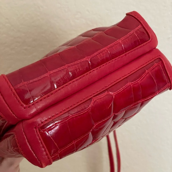 Vintage Gucci alligator drawstring bucket bag in red - Picture 2 of 8